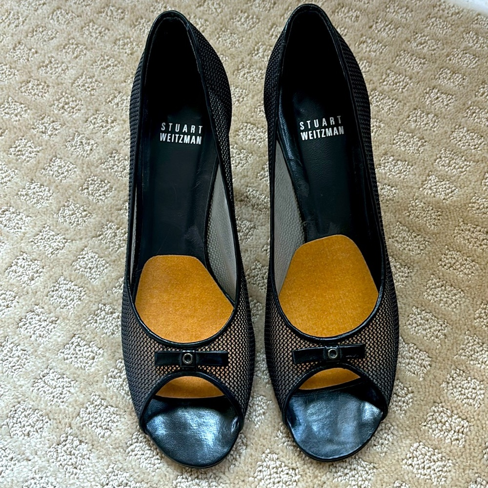 Stuart Weitzman black mesh bow peep toe 3 inch heel size 7 , gorgeous condition